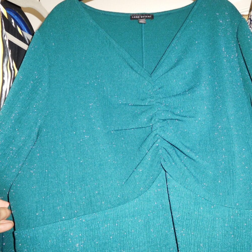 NWOT 26W 28W LANE BRYANT V-NECK GATHERED TOP GREEN SPARKLES LONG SLEEVED